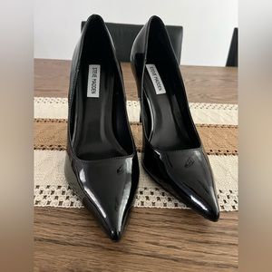 Steve madden black patent leather pumps